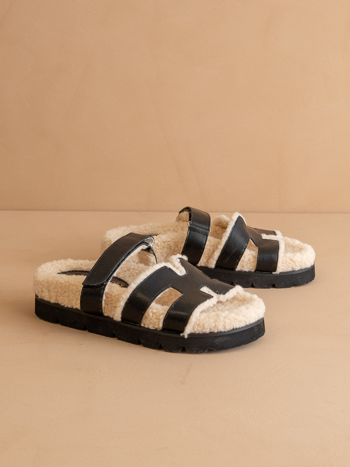 The Alpine | Black Faux Shearling Sandals - steven wick