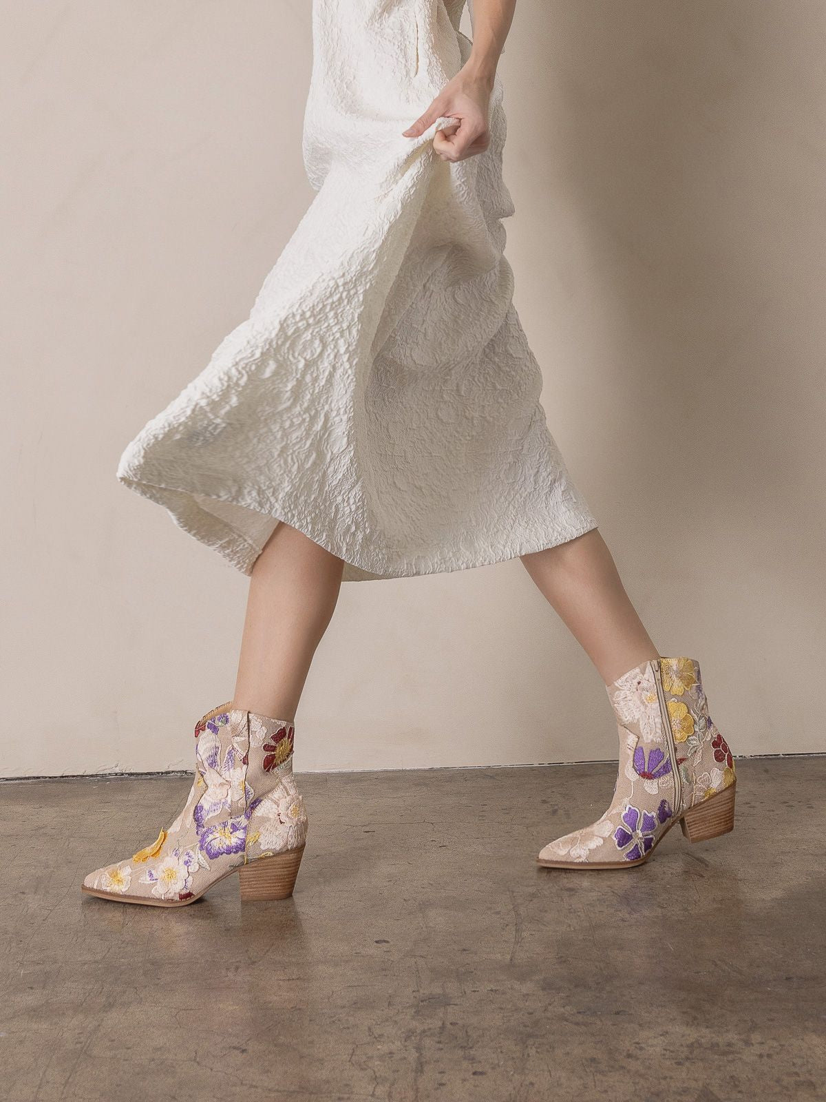 The Wanda | Taupe Floral Appliqué Cowgirl Boot