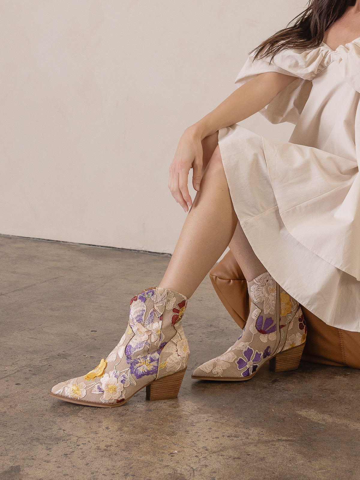 The Wanda | Taupe Floral Appliqu&eacute; Western Boot - steven wick